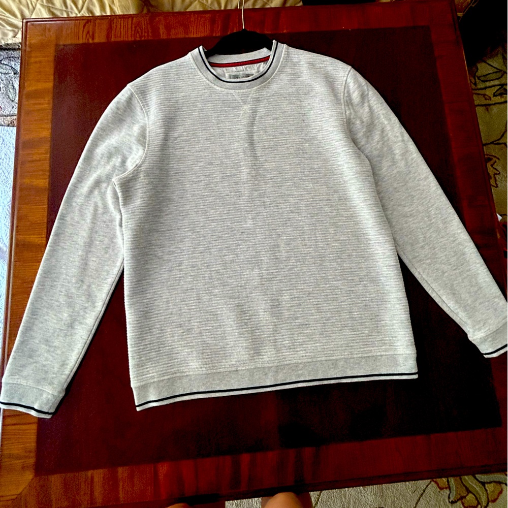 Ted Baker London Women’s Magiics slim fit quilted sweatshirt. Size 4. Grey